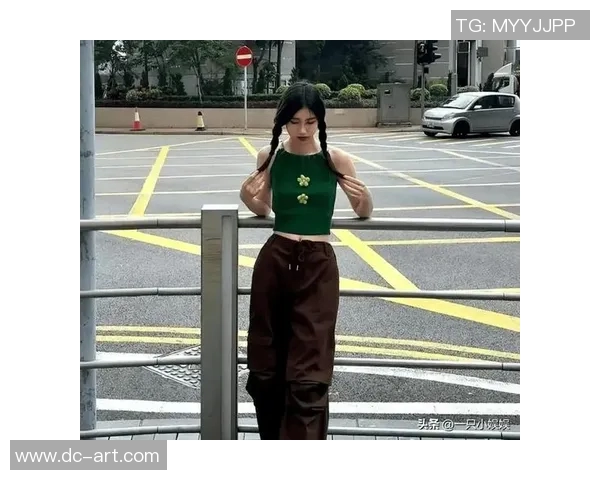 《明星们纷纷晒出度假照 网友热议谁才是最潮的度假达人》